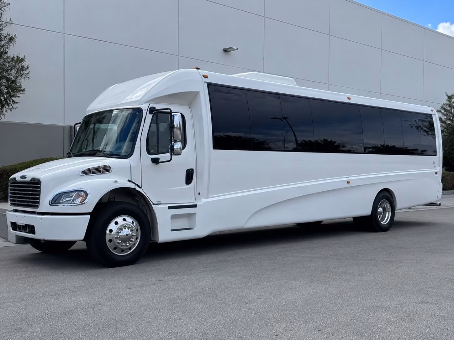Sunnyvale Birthday, Sweet 16, & Quinceañera Transportation party bus exterior
